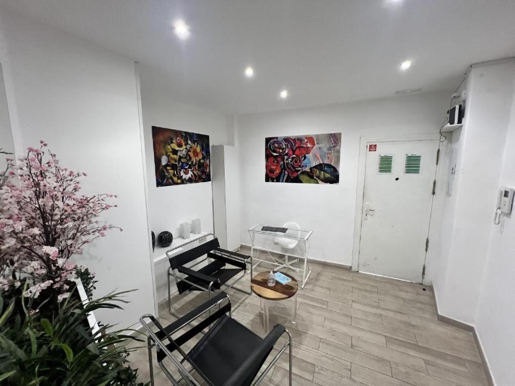 Ilustre Rooms Малага Номер фото