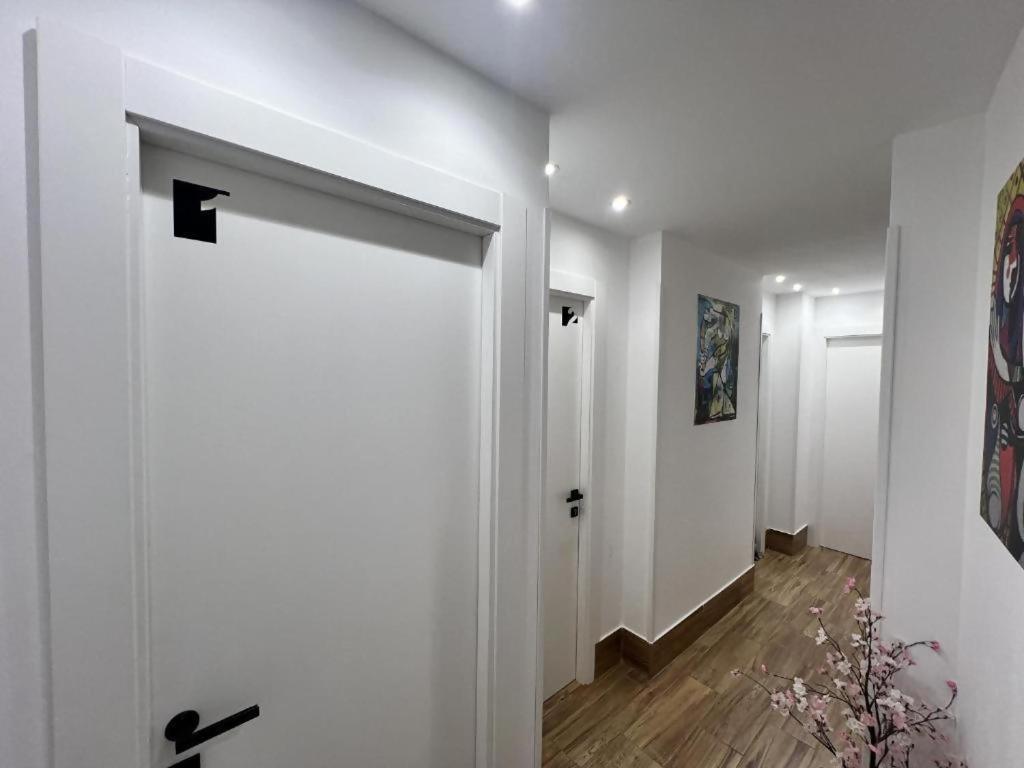 Ilustre Rooms Малага Номер фото