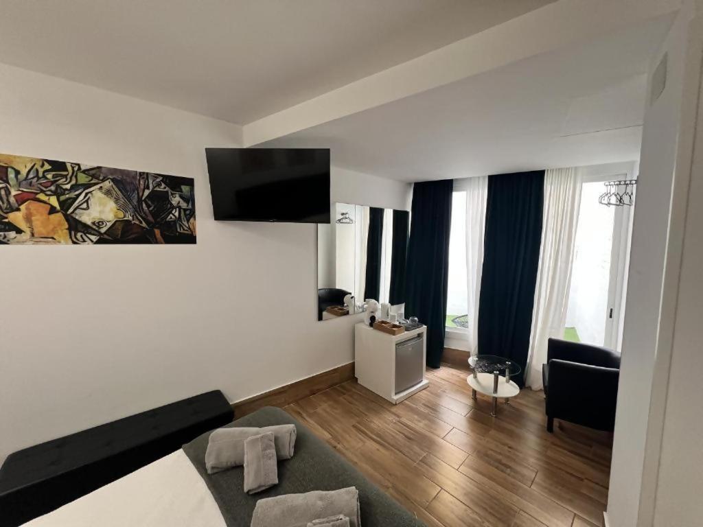 Ilustre Rooms Малага Номер фото